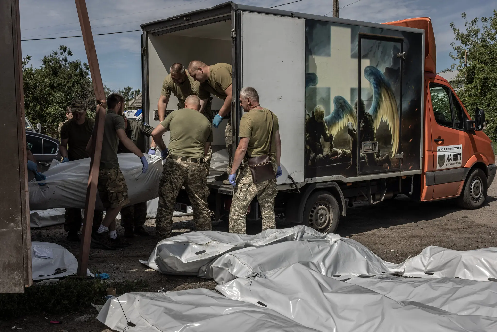 Обмін тілами між Україною та Росією: ціна війни і пастки «швидкого миру»